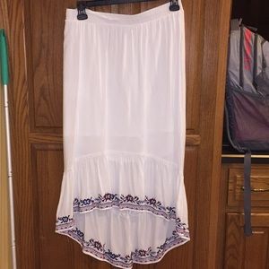 Long high/low skirt.